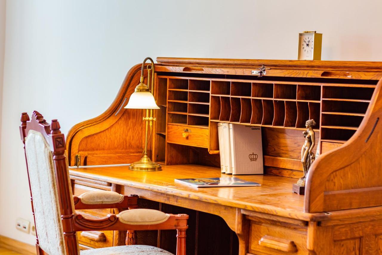 Classic Style Apartment In The Center Of リガ エクステリア 写真
