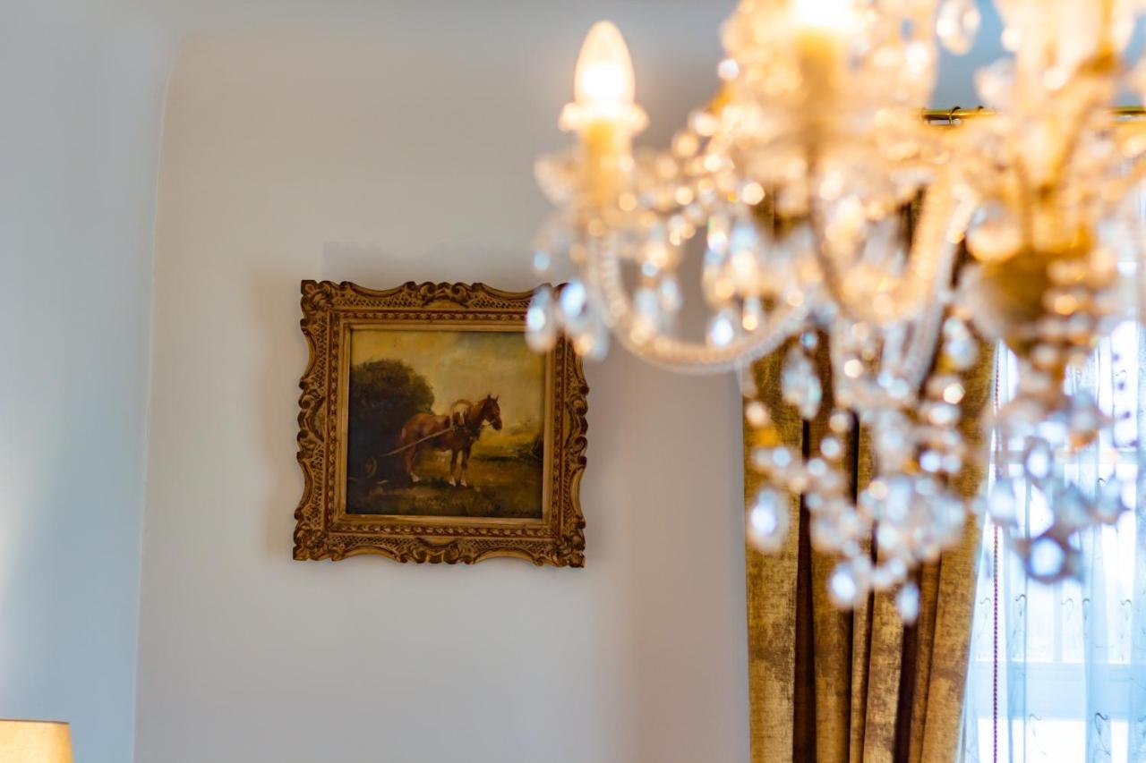 Classic Style Apartment In The Center Of リガ エクステリア 写真