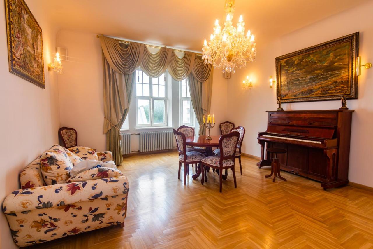 Classic Style Apartment In The Center Of リガ エクステリア 写真