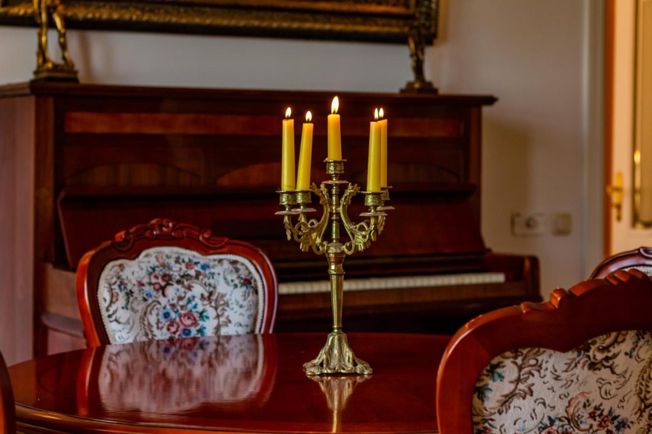 Classic Style Apartment In The Center Of リガ エクステリア 写真