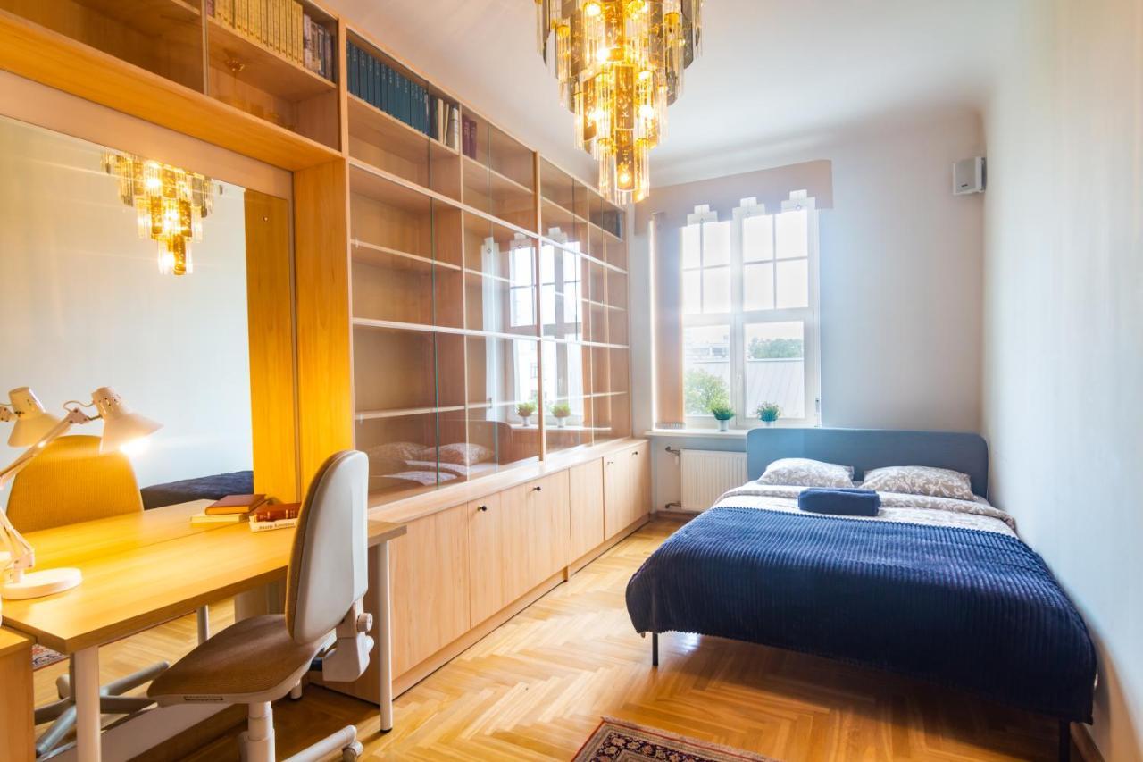 Classic Style Apartment In The Center Of リガ エクステリア 写真