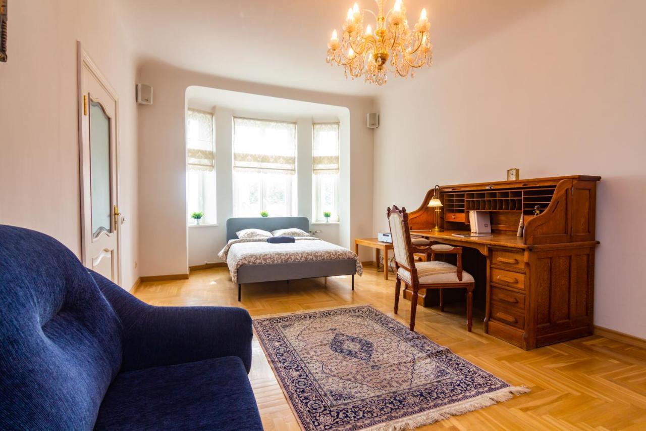 Classic Style Apartment In The Center Of リガ エクステリア 写真