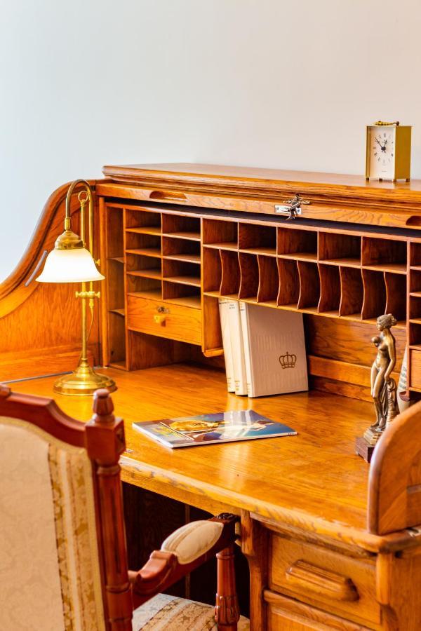 Classic Style Apartment In The Center Of リガ エクステリア 写真