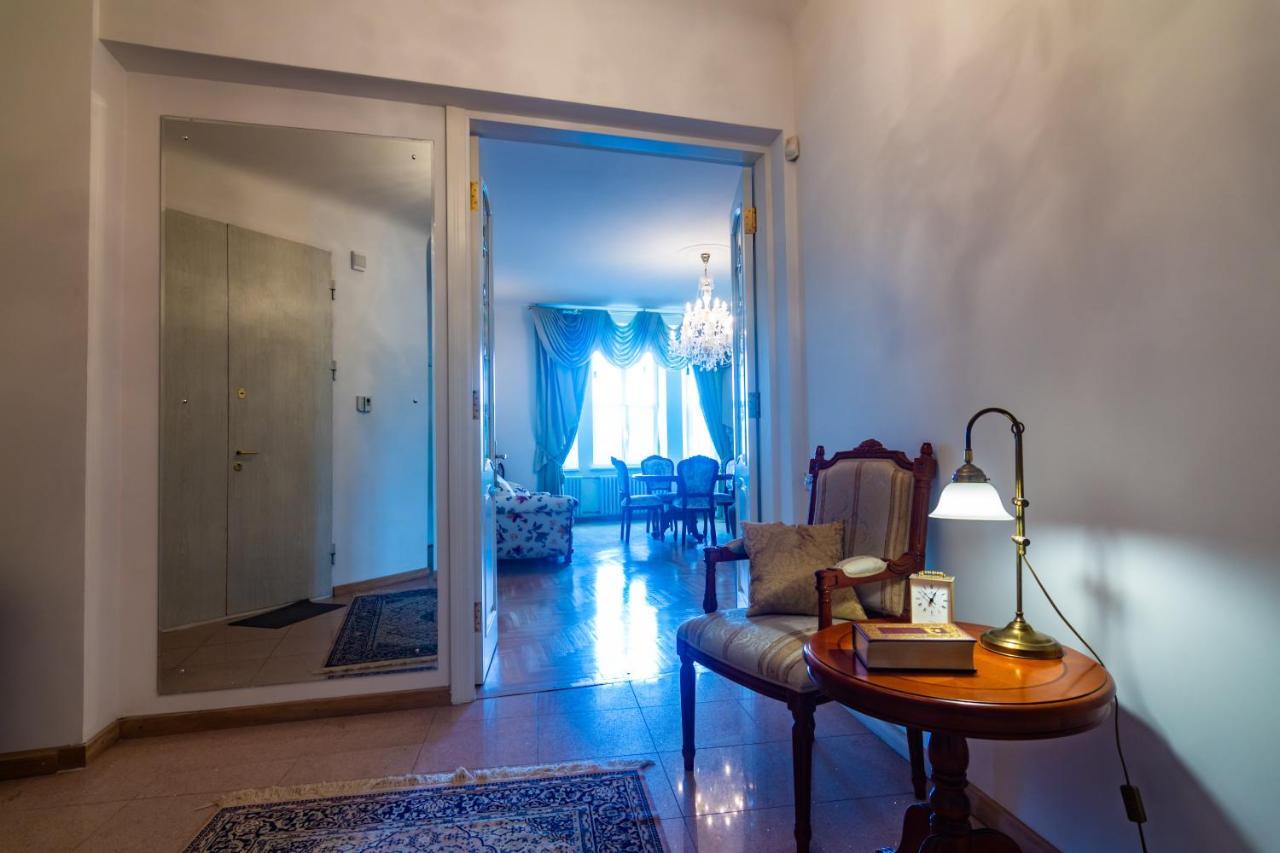 Classic Style Apartment In The Center Of リガ エクステリア 写真