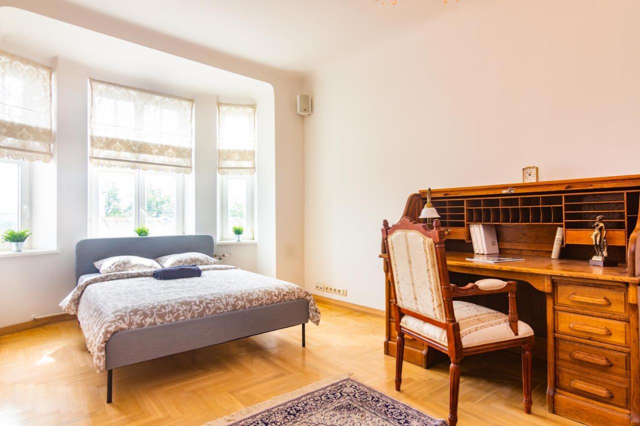 Classic Style Apartment In The Center Of リガ エクステリア 写真